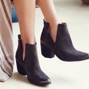 Cowboy Detail Black Boots